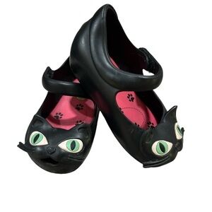 Mini Melissa Mary Jane Shoe with 3D Black Cat Design and Peep Toe. Size 6 in EUC